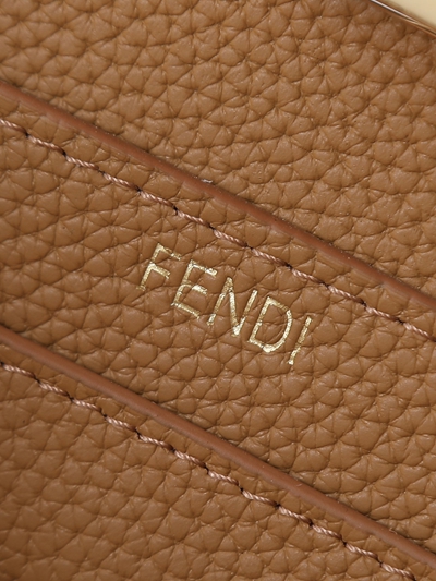 フェンディバッグ着用イメージ